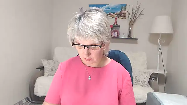 Snapshot of FleurMays chatting on 10.25.25 FleurMays online show from 10.25.25