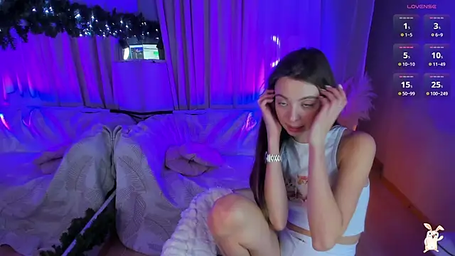 Snapshot of Goldy_Grace_ chatting on 12.19.24 Goldy Grace online show from 12.19.24