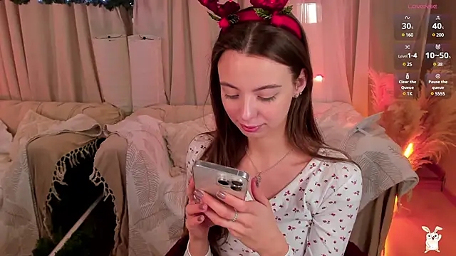 Snapshot of Goldy_Grace_ chatting on 12.27.24 Goldy Grace online show from 12.27.24