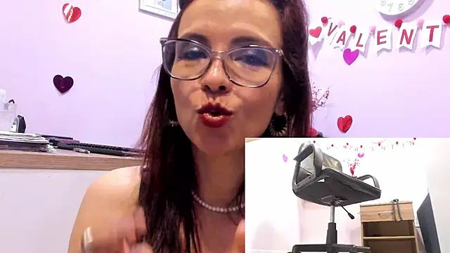 Milenahot 69  online show from 02.05.25