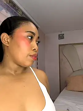 Snapshot of Leah_Sweetie chatting on 02.03.25 Leah Sweetie online show from 02.03.25