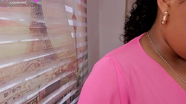 Snapshot of Leah_Sweetie chatting on 02.04.25 Leah Sweetie online show from 02.04.25