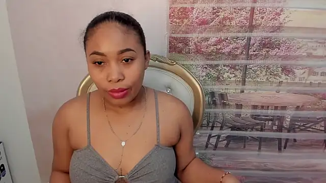 Snapshot of Leah_Sweetie chatting on 02.08.25 Leah Sweetie online show from 02.08.25