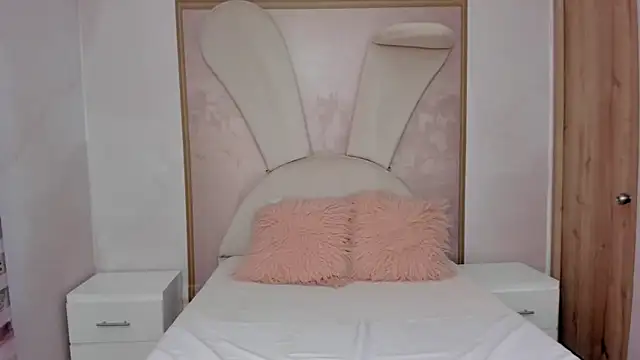 Snapshot of Leah_Sweetie chatting on 02.11.25 Leah Sweetie online show from 02.11.25