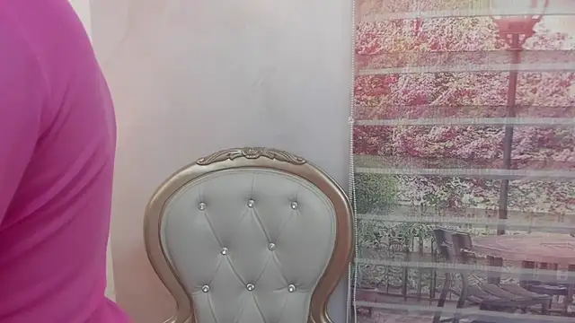 Snapshot of Leah_Sweetie chatting on 02.12.25 Leah Sweetie online show from 02.12.25