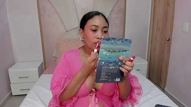 Snapshot of Leah_Sweetie chatting on 02.12.25 Leah Sweetie online show from 02.12.25