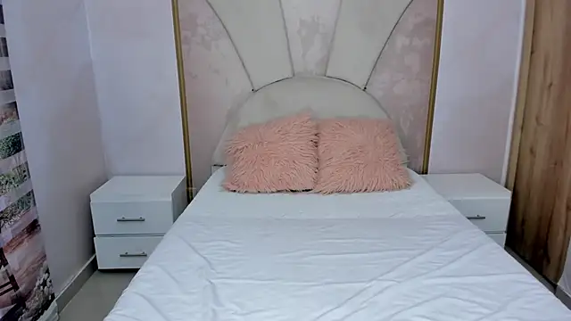 Snapshot of Leah_Sweetie chatting on 02.26.25 Leah Sweetie online show from 02.26.25