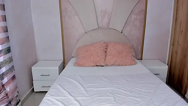 Snapshot of Leah_Sweetie chatting on 02.26.25 Leah Sweetie online show from 02.26.25