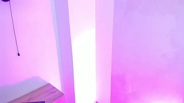 Snapshot of Leah_Sweetie chatting on 02.28.25 Leah Sweetie online show from 02.28.25