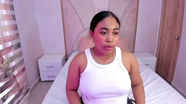 Snapshot of Leah_Sweetie chatting on 02.28.25 Leah Sweetie online show from 02.28.25