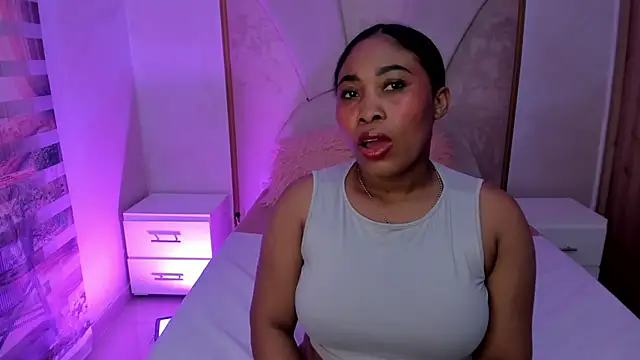 Snapshot of Leah_Sweetie chatting on 03.01.25 Leah Sweetie online show from 03.01.25