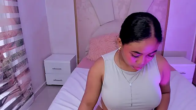 Snapshot of Leah_Sweetie chatting on 03.01.25 Leah Sweetie online show from 03.01.25