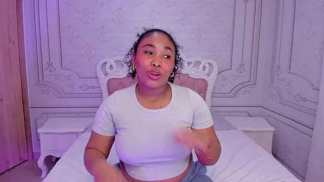 Snapshot of Leah_Sweetie chatting on 03.04.25 Leah Sweetie online show from 03.04.25