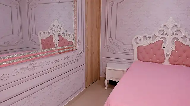 Snapshot of Leah_Sweetie chatting on 03.06.25 Leah Sweetie online show from 03.06.25