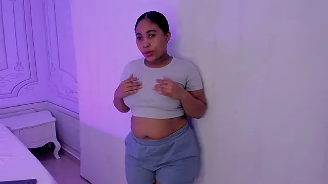 Snapshot of Leah_Sweetie chatting on 03.19.25 Leah Sweetie online show from 03.19.25