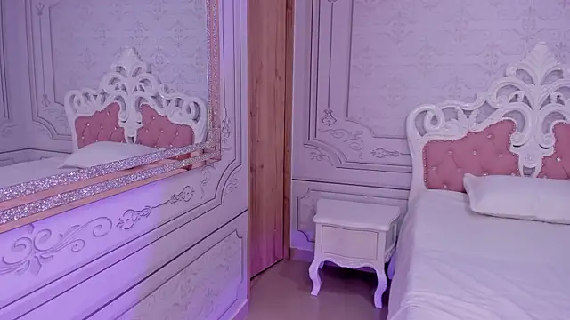 Snapshot of Leah_Sweetie chatting on 03.19.25 Leah Sweetie online show from 03.19.25