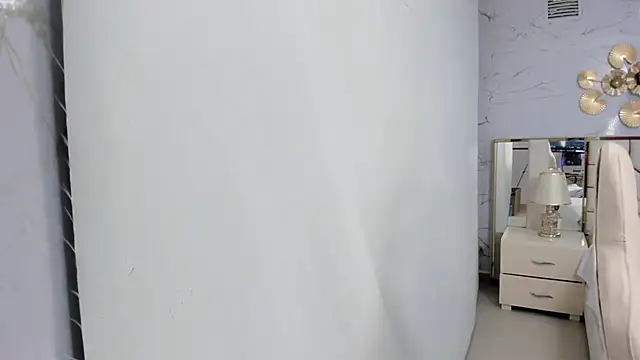 Snapshot of Leah_Sweetie chatting on 09.11.25 Leah Sweetie online show from 09.11.25