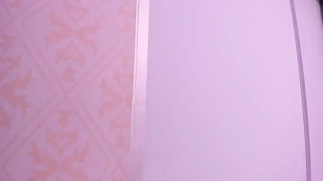 Snapshot of Leah_Sweetie chatting on 09.23.25 Leah Sweetie online show from 09.23.25