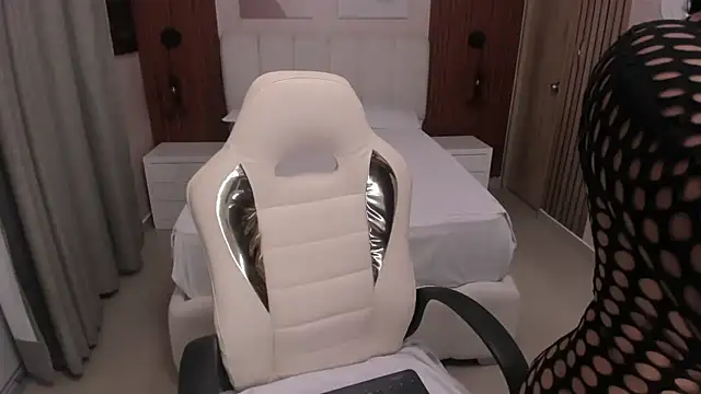 Snapshot of Leah_Sweetie chatting on 10.02.25 Leah Sweetie online show from 10.02.25