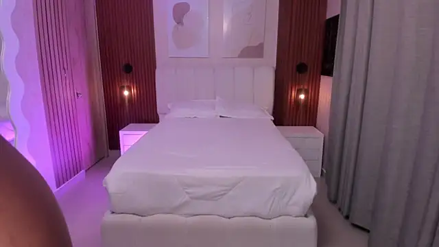 Snapshot of Leah_Sweetie chatting on 10.21.25 Leah Sweetie online show from 10.21.25