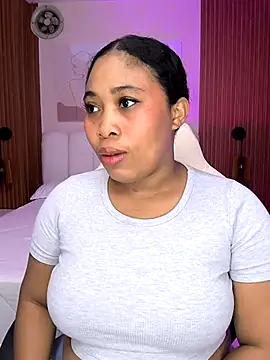 Snapshot of Leah_Sweetie chatting on 10.22.25 Leah Sweetie online show from 10.22.25