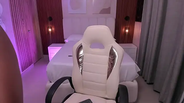 Snapshot of Leah_Sweetie chatting on 10.25.25 Leah Sweetie online show from 10.25.25