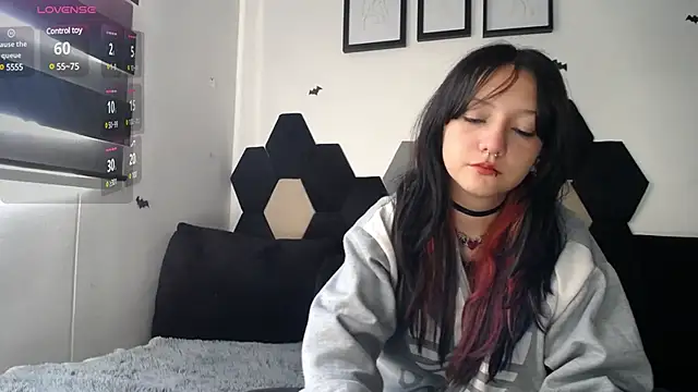 Maki Zein online show from 12.12.24