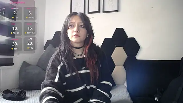 Maki Zein online show from 12.19.24