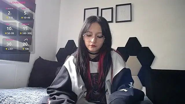 Maki Zein online show from 01.06.25