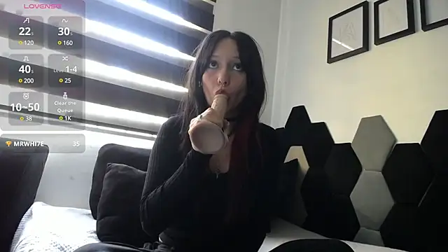 Maki Zein online show from 01.13.25
