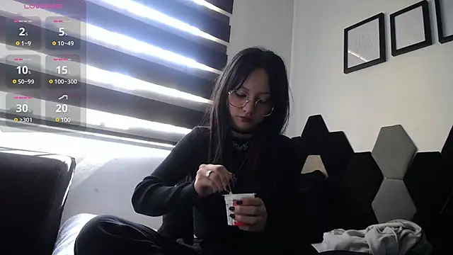 Maki Zein online show from 01.14.25
