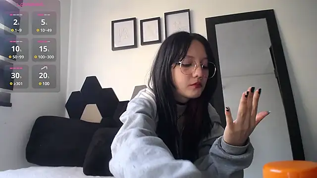 Maki Zein online show from 01.17.25