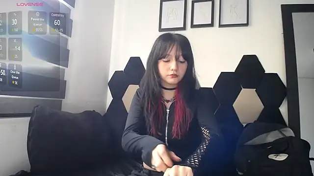 Maki Zein online show from 02.14.25