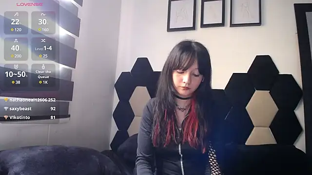 Maki Zein online show from 02.14.25