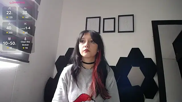 Maki Zein online show from 02.17.25