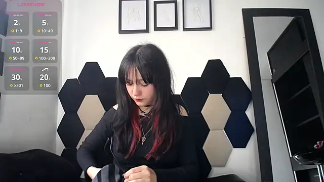 Maki Zein online show from 02.19.25