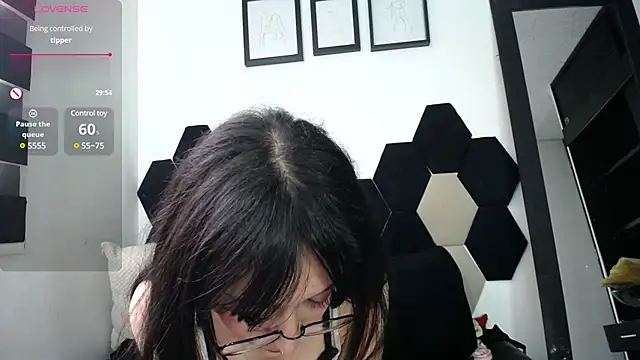 Maki Zein online show from 02.20.25