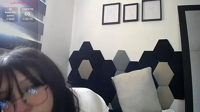 Maki Zein online show from 02.27.25