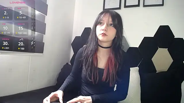 Maki Zein online show from 03.17.25