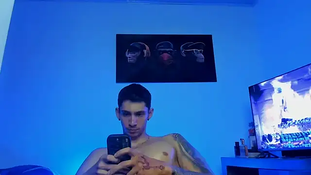 Snapshot of OliverBennet chatting on 10.16.25 OliverBennet online show from 10.16.25