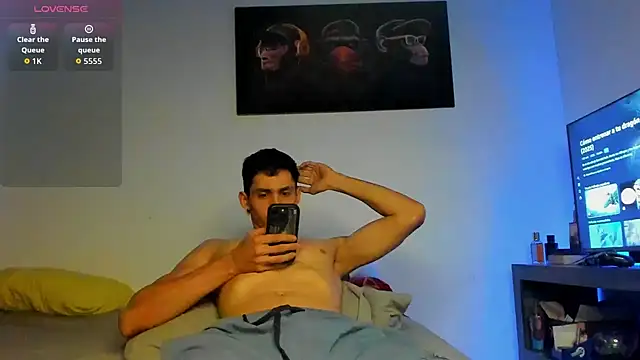 Snapshot of OliverBennet chatting on 10.22.25 OliverBennet online show from 10.22.25