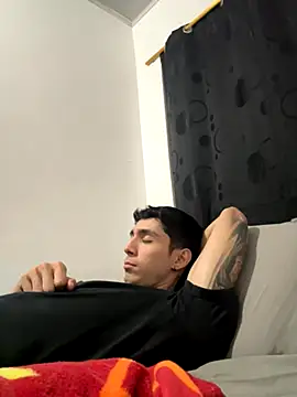 Snapshot of OliverBennet chatting on 10.26.25 OliverBennet online show from 10.26.25