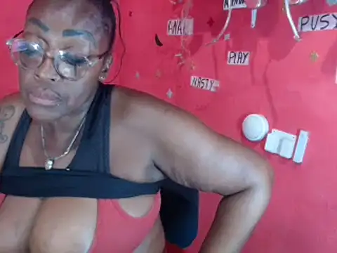 Snapshot of loretybig chatting on 03.18.25 loretybig online show from 03.18.25