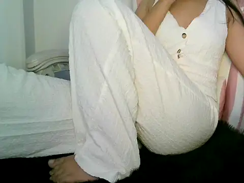 PARI MAI online show from 11.08.25