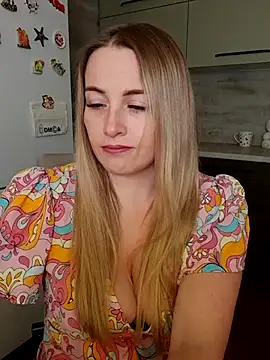 Snapshot of Cute_Hot_Alice chatting on 03.08.25 Cute Hot Alice online show from 03.08.25