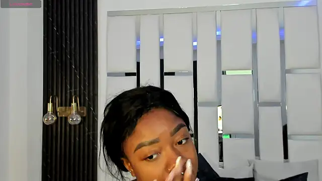 Snapshot of mia_schwarz chatting on 12.14.24 mia schwarz online show from 12.14.24