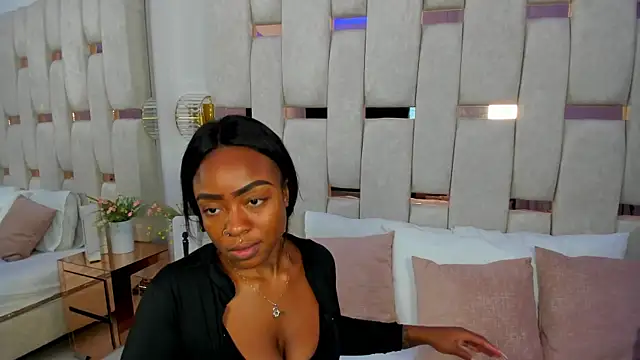 Snapshot of mia_schwarz chatting on 01.26.25 mia schwarz online show from 01.26.25
