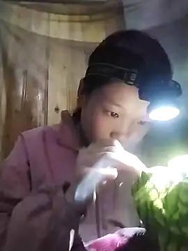 Snapshot of lytamye chatting on 12.14.24 lytamye online show from 12.14.24