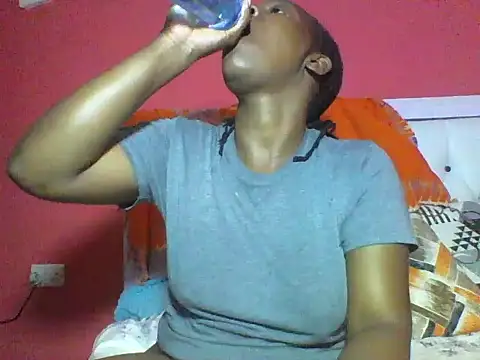 Snapshot of Sweet-piie chatting on 10.10.25 Sweet-piie online show from 10.10.25