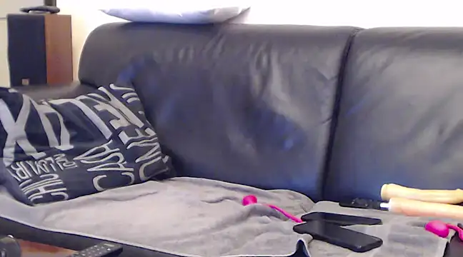 Snapshot of TILCO1 chatting on 12.31.24 TILCO1 online show from 12.31.24